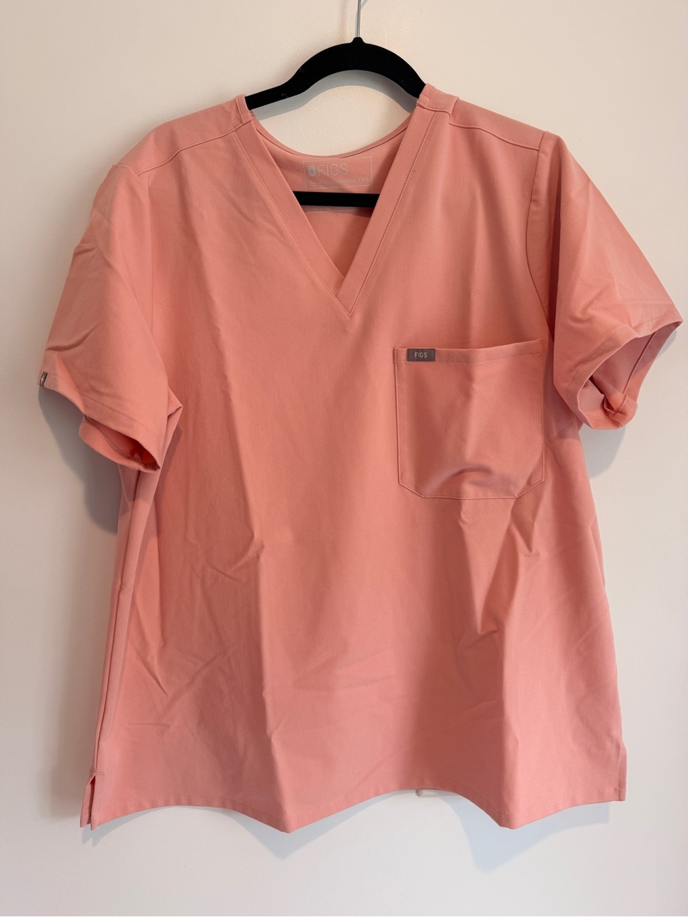 FIGS Women’s V-Neck Scrub Top - Pink